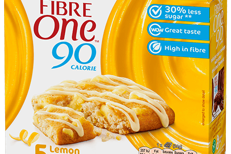 A box of 5 Fibre One 90 Calorie lemon drizzle squares.
